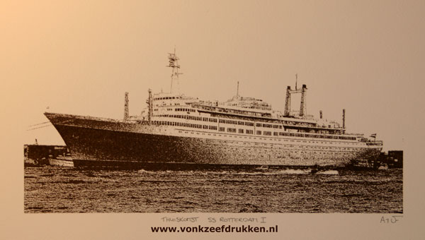 Monocolor: "Thuiskomst ss Rotterdam I"